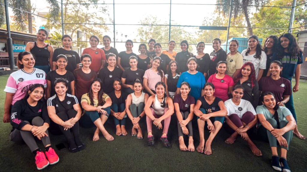 aishwarya krishnan animal flow session go colors activewear