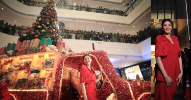 Christmas Tree Lighting by Shruti Hassan at Phoenix Marketcity