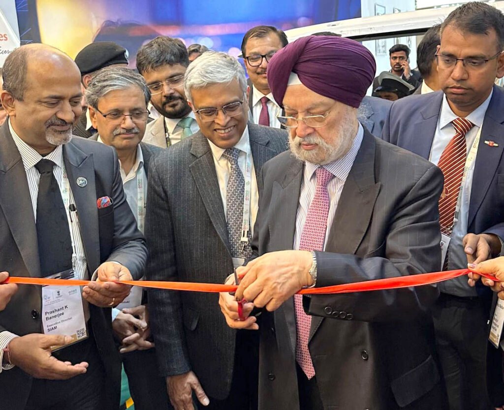 Hardeep Singh Puri Inaugurates SIAM's Sustainable Mobility Pavilion