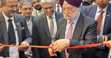 Hardeep Singh Puri Inaugurates SIAM's Sustainable Mobility Pavilion