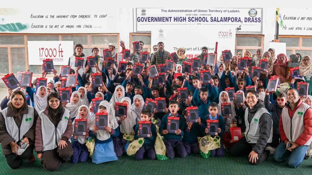 UNIQLO HEATTECH donation Ladakh